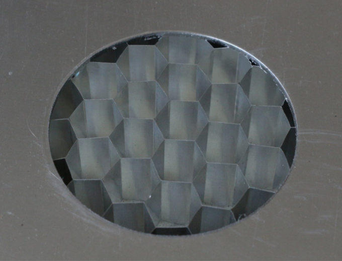 14mmの厚さ1.5*3mのアルミニウム蜜蜂の巣のパネルの建築換気された正面