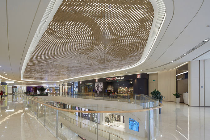 2.5MM PVDFのコーティングのショッピング モールの商業建物のための贅沢な金の金属の天井板